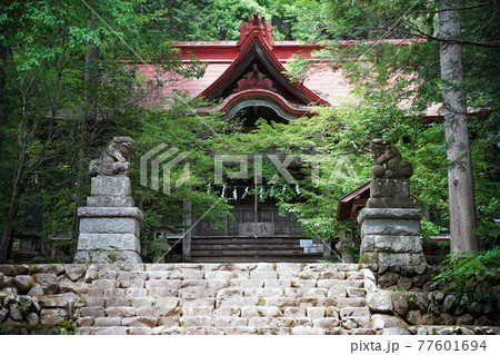 夕焼小焼の宮尾神社01 (中村雨紅) 77601694