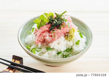 まぐろのネギトロ丼 まぐろのネギトロ丼 77604109