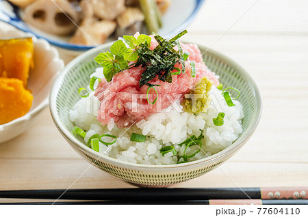 まぐろのネギトロ丼 まぐろのネギトロ丼 77604110