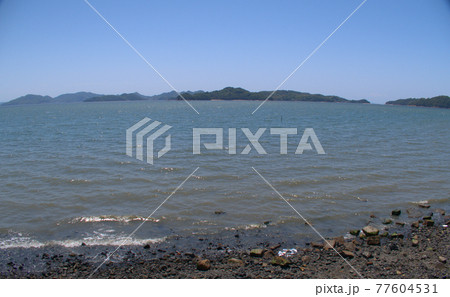 神島の海岸から眺めた笠岡諸島 岡山県笠岡市 神島の海岸から眺めた笠岡諸島 岡山県笠岡市 77604531