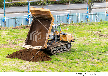 掘削土運搬 キャリアダンプ クローラーキャリア 不整地運搬車の写真素材 [77606395] - PIXTA