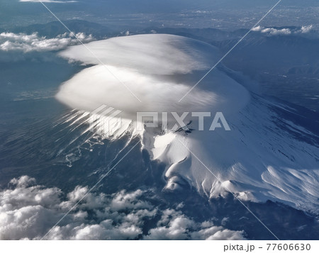 富士山の二重笠雲 空撮 / Mt. Fuji from sky 富士山の二重笠雲 空撮 / Mt. Fuji from sky 77606630