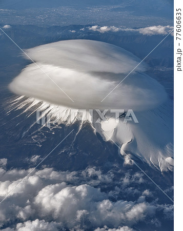富士山の二重笠雲 空撮 / Mt. Fuji from sky 77606635