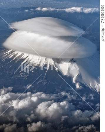 富士山の二重笠雲 空撮 / Mt. Fuji from sky 77606636