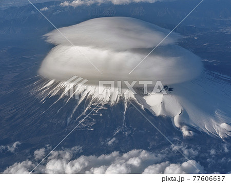 富士山の二重笠雲 空撮 / Mt. Fuji from sky 77606637