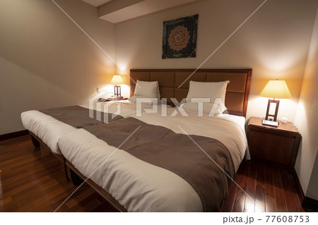 宮古島　高級リゾートのベッドルーム 77608753
