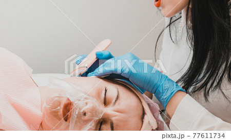 Ultrasonic facial cleansing, moisturizing, restoring and smoothing wrinkles. 77611734