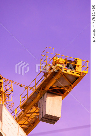 Concrete counterweight in a high-altitude crane, danger of falling, large counterweight, concrete slabs as a counterweight. Concrete counterweight in a high-altitude crane, danger of falling, large counterweight, concrete slabs as a counterweight. 77611760
