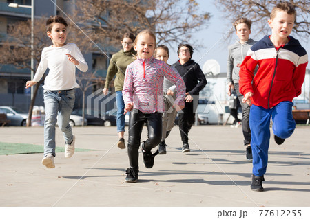 Activity children compete in the city street 77612255