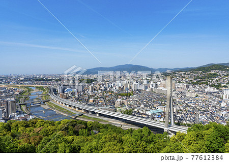 [大阪府]晴天の池田市五月山秀望台からの景色 77612384