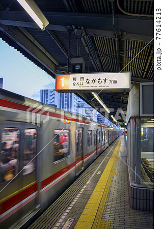 大阪メトロ東三国駅のプラットホーム 77614213
