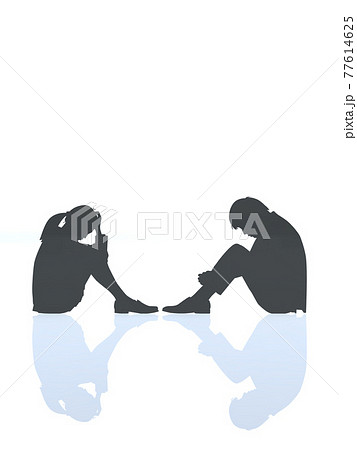 悩む若者 学生男女のシルエット 向かい合わせ Cgイラスト縦のイラスト素材
