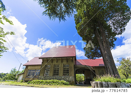 初夏の日中線記念館・旧熱塩駅舎の風景　福島県喜多方市 77614785