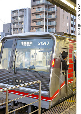 大阪メトロ東三国駅のプラットホーム 77615352