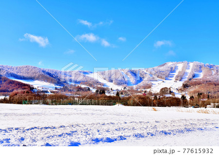 菅平高原／パインビークオオマツゲレンデ方面を望む (長野県上田市) 【2021.1】 77615932