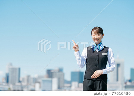 ビジネス　女性　制服 77616480