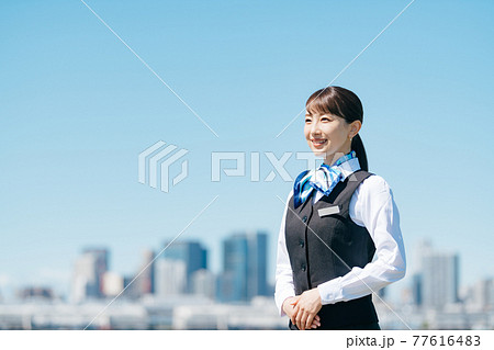 ビジネス　女性　制服 77616483