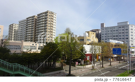 平岸小学校と周辺の高層マンション 札幌市豊平区 平岸小学校と周辺の高層マンション 札幌市豊平区 77616647