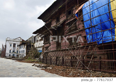 2015の大地震後のネパールのカトマンズの街並み 77617037