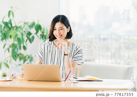 　女性　カジュアル 77617355