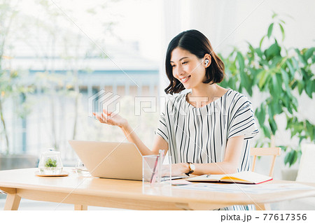 女性 カジュアル 女性 カジュアル 77617356