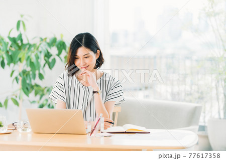 　女性　カジュアル 77617358