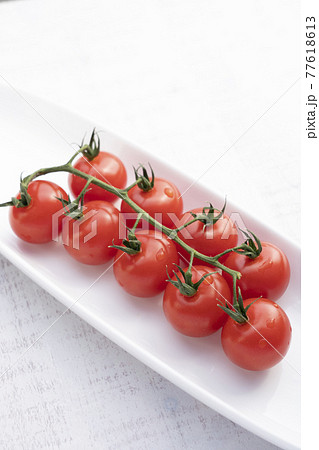 房付きトマト(白バック) 房付きトマト(白バック) 77618613