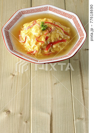 餡かけ中華風オムライス、天津飯 77618690