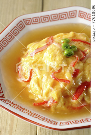 餡かけ中華風オムライス、天津飯 77618696