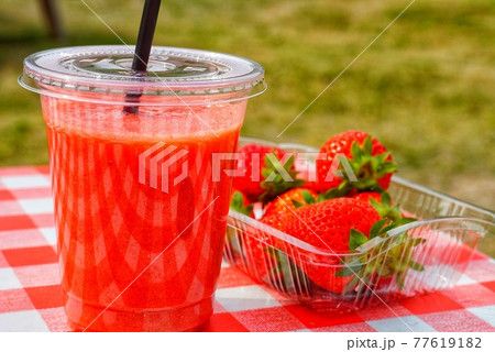 採れたてイチゴの100%スムージー 77619182