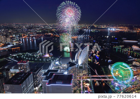 横浜ランドマークタワーから望む横浜開港祭の花火大会 77620614
