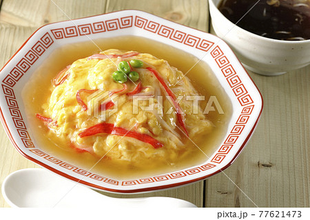 餡かけ中華風オムライス、天津飯と中華スープのセットと散蓮華 77621473