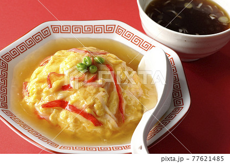 餡かけ中華風オムライス、天津飯と中華スープのセットと散蓮華 77621485