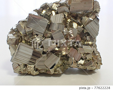 黄鉄鉱　黄鉄鉱の原石　黄鉄鉱の結晶　パイライト　鉱物標本　　　 77622228