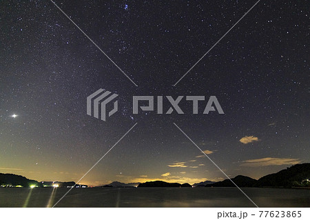 瀬戸内の夏の星景　昇るオリオン座と昴 77623865