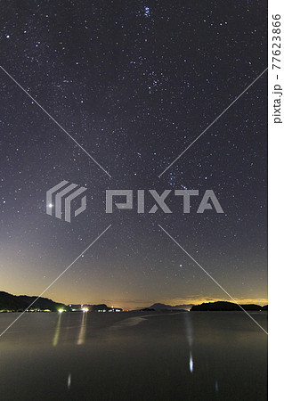 瀬戸内の夏の星景　昇るオリオン座と昴 77623866