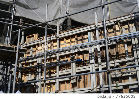 型枠と足場 77625005