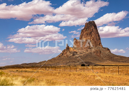 モニュメント・バレー周辺の岩山 モニュメント・バレー周辺の岩山 77625481