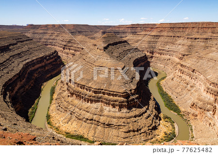 モニュメント・バレーとコロラド川 モニュメント・バレーとコロラド川 77625482