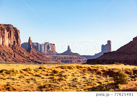 乾燥したモニュメント・バレー 乾燥したモニュメント・バレー 77625491