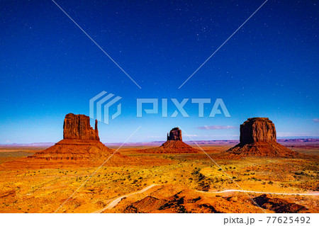 モニュメント・バレーの星空 モニュメント・バレーの星空 77625492
