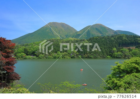 【島根県】晴天下の浮布池と三瓶山 【島根県】晴天下の浮布池と三瓶山 77626514