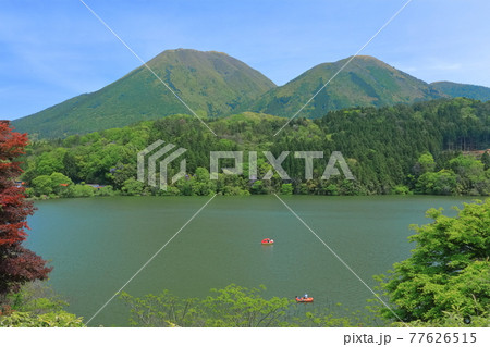 【島根県】晴天下の浮布池と三瓶山 【島根県】晴天下の浮布池と三瓶山 77626515