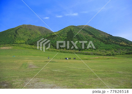 【島根県】晴天下の三瓶山（西の原草原と男三瓶山） 77626518