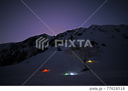 積雪期の白馬三山登山「樺平のテントと星空」 77628518