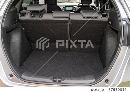 乗用車のラゲッジスペース  77630055