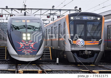 車両基地に停車する京成電鉄AE形と3100形 77632375