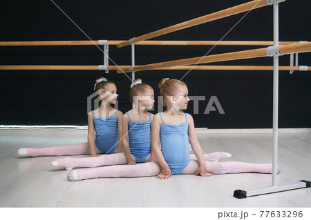 little girls sit on the split. classes at the choreographic school. little girls sit on the split. classes at the choreographic school. 77633296
