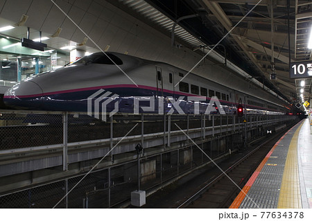 始発前の東北新幹線(東京駅) 始発前の東北新幹線(東京駅) 77634378