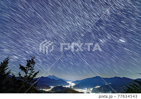 九鬼山・天狗岩から見る富士山と星空・都留市街の夜景 77634543